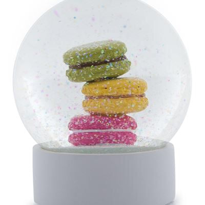 snow globe christmas macaroons