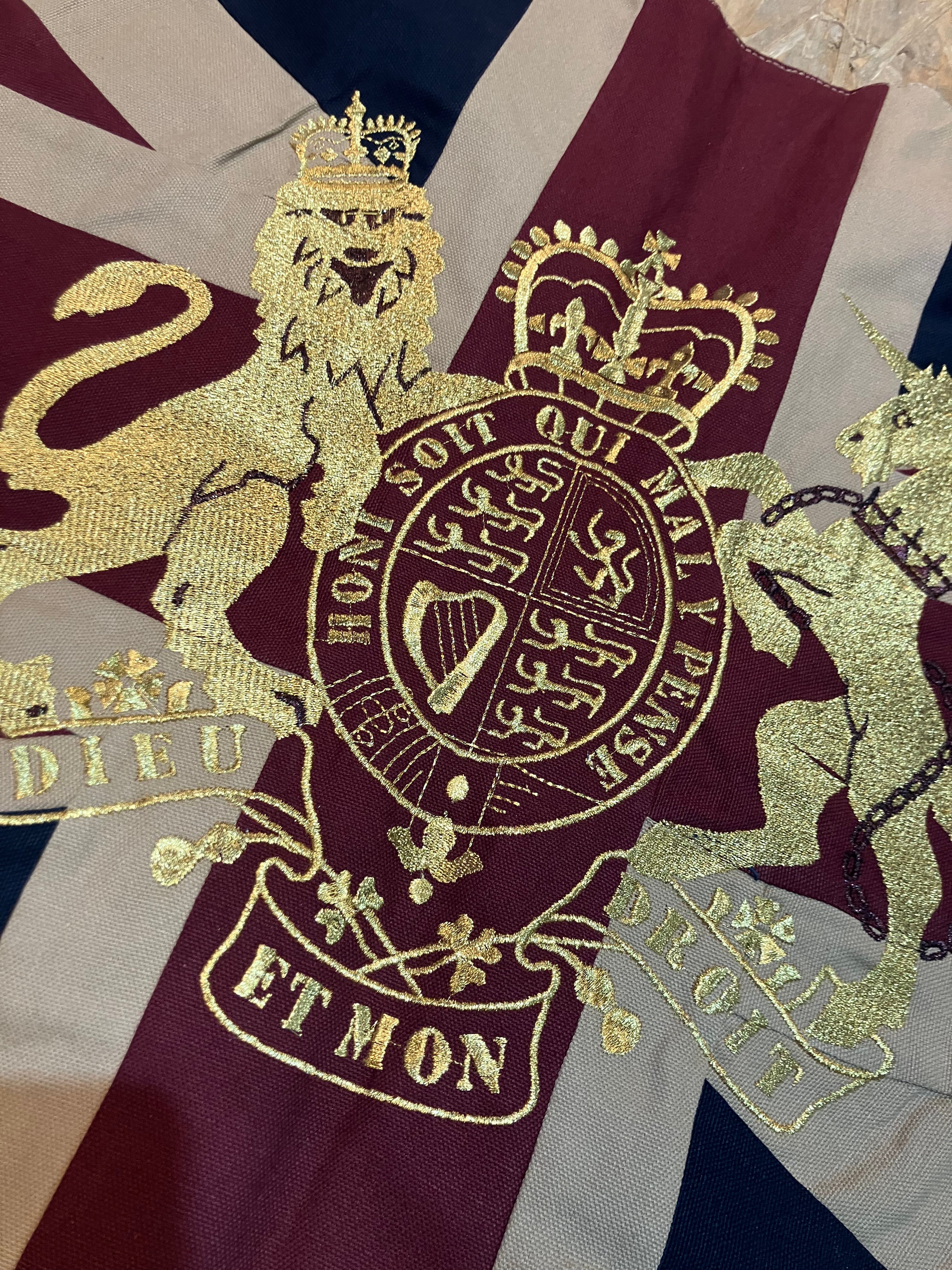 Gold UK crest