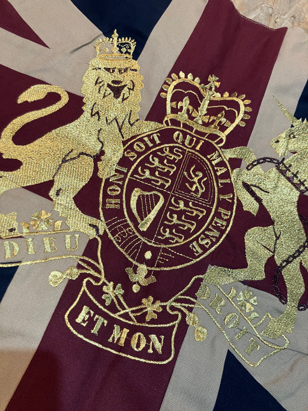 Gold UK crest